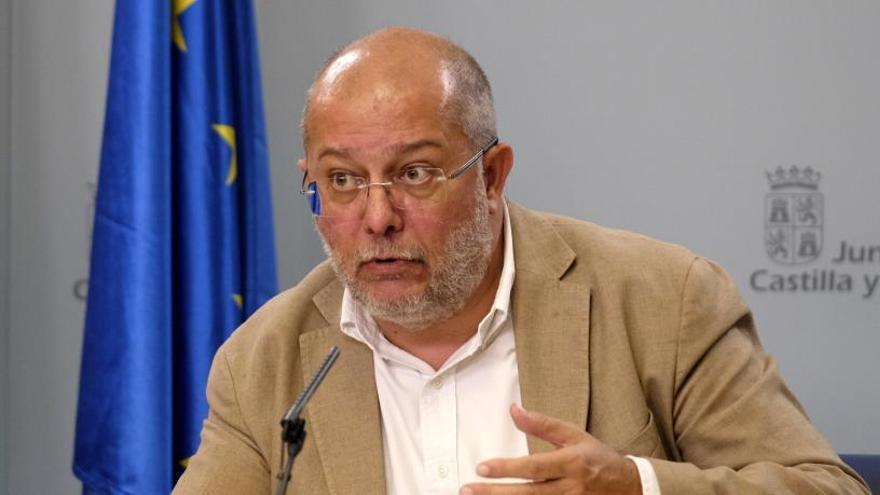 El vicepresidente de Castilla y León se sienta en el banquillo acusado de coacciones