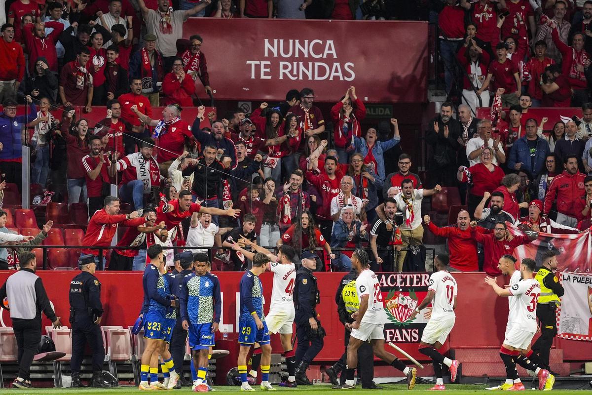 Álvaro García Pascual celebrates his goal at Sevilla FC-Ud Las Palmas
