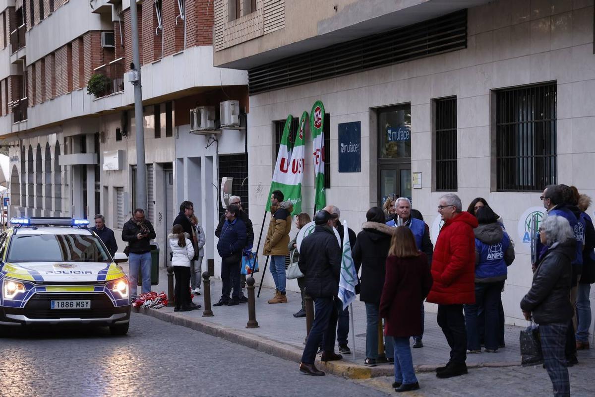 Concentración de los sindicatos en Córdoba por la crisis de Muface