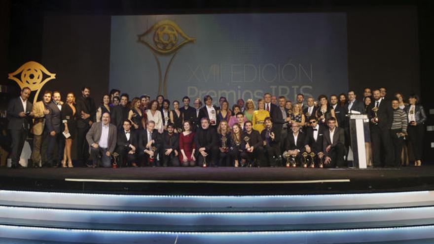 Los premiados posan durante la gala de los Premios Iris