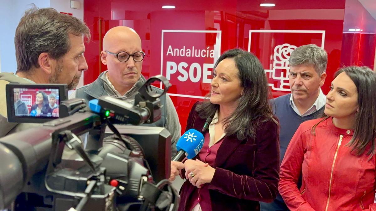 Crespín atiende a los medios tras la primera Ejecutiva provincial este lunes.