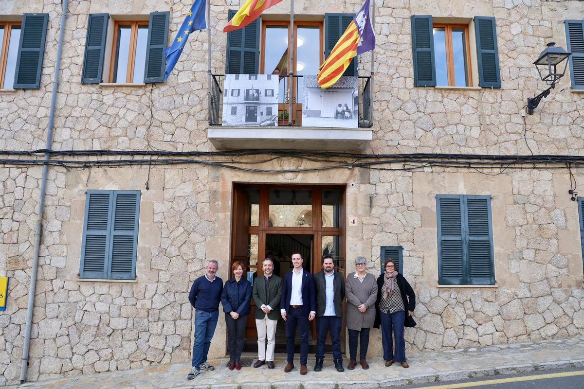 Visita oficial de las autoridades insulares al ayuntamiento de Estellencs, este martes