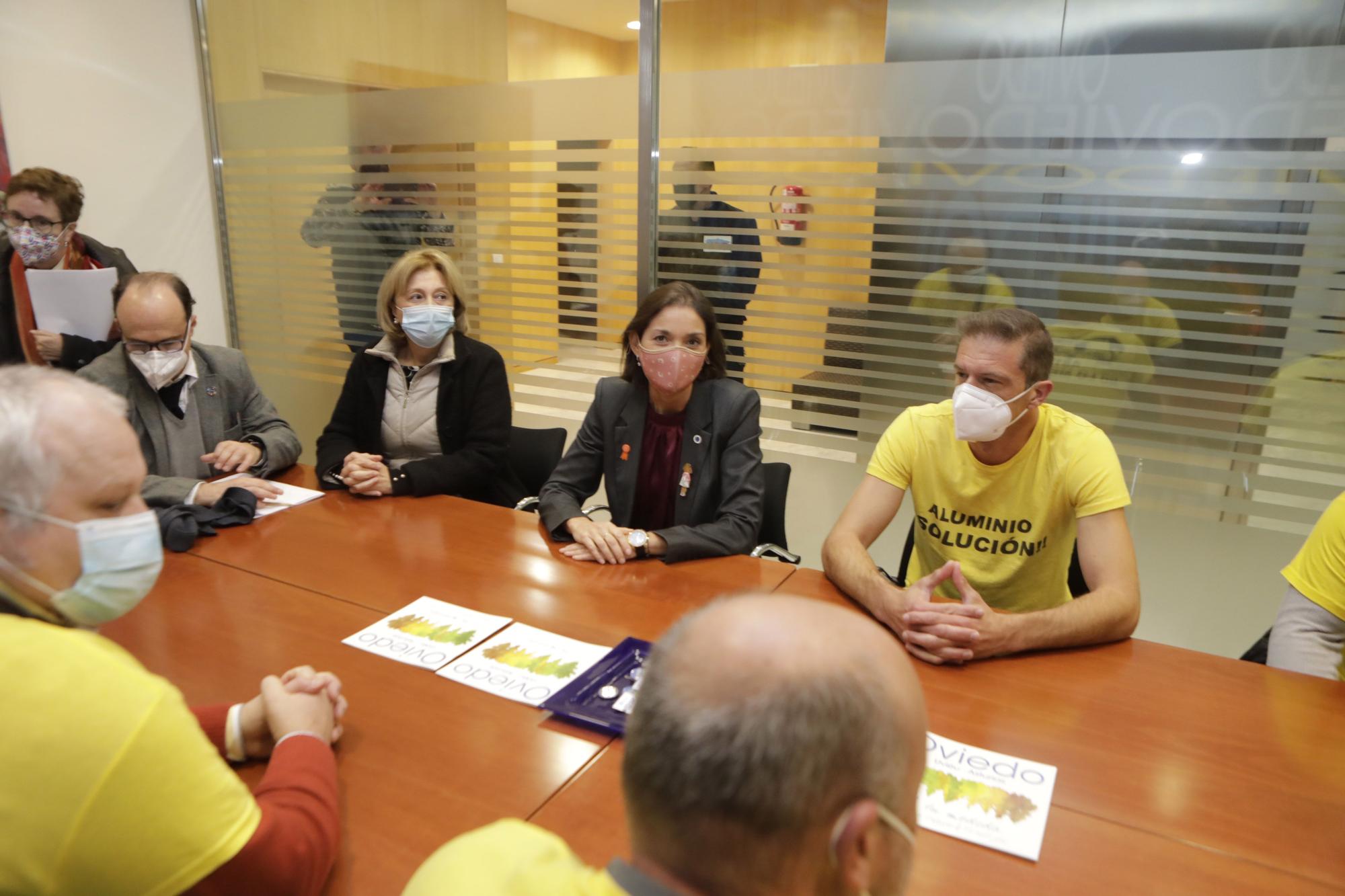 Los trabajadores de Alu Ibérica interpelan a la Ministra Maroto en Oviedo