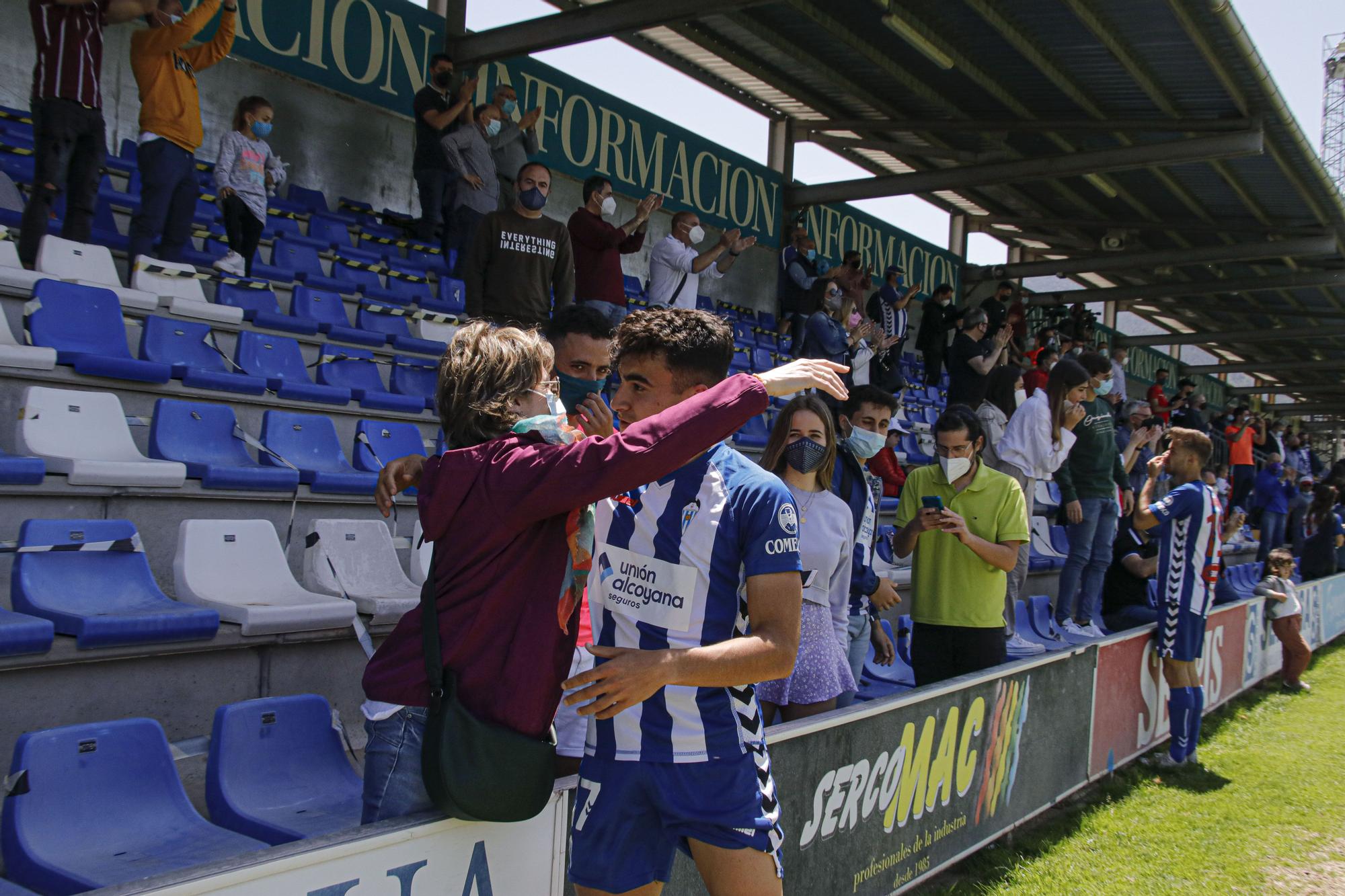 Goles y fiesta en la despedida del Alcoyano (2-3)