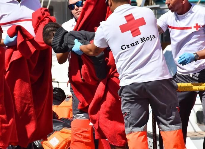 28/02/20 ARGUINEGUIN. MOGÁN. Llegada de migrantes al puerto de Arguineguin después de ser rescatados por un velero. Fotógrafa: YAIZA SOCORRO.  | 28/02/2020 | Fotógrafo: Yaiza Socorro