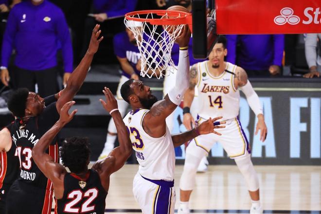 Los Ángeles Lakers se proclaman campeones de la NBA 2020 tras destrozar a los Miami Heat (106-93) en el sexto partido de las finales NBA. Conquistan así el 17º anillo de la historia de la franquicia.