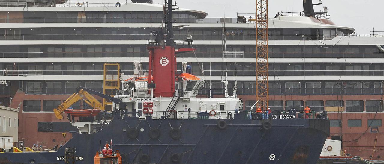 El remolcador “Hispania”, de Boluda, se situó ayer a mediodía en el muelle de Barreras.