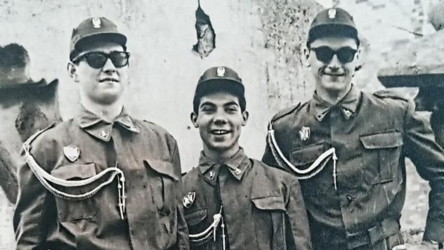 Josep Maria Joan, Joan Maria Pau i Jaume Planas fent la mili.