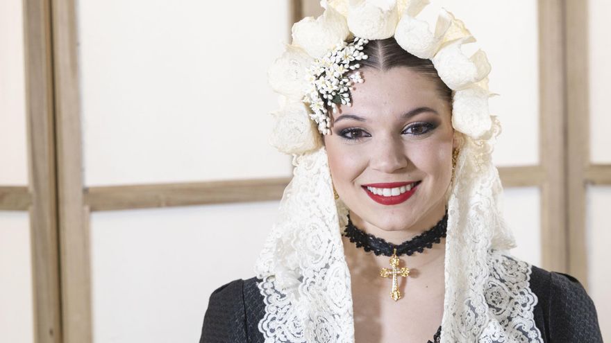 Martha Herrador Cumbres, candidata de la Hoguera Los Ángeles