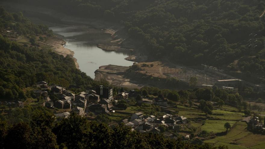 Embalse de As Portas, en Vilariño de Conso, de la confederación hidrográfica de Miño-Sil. | // BRAIS LORENZO