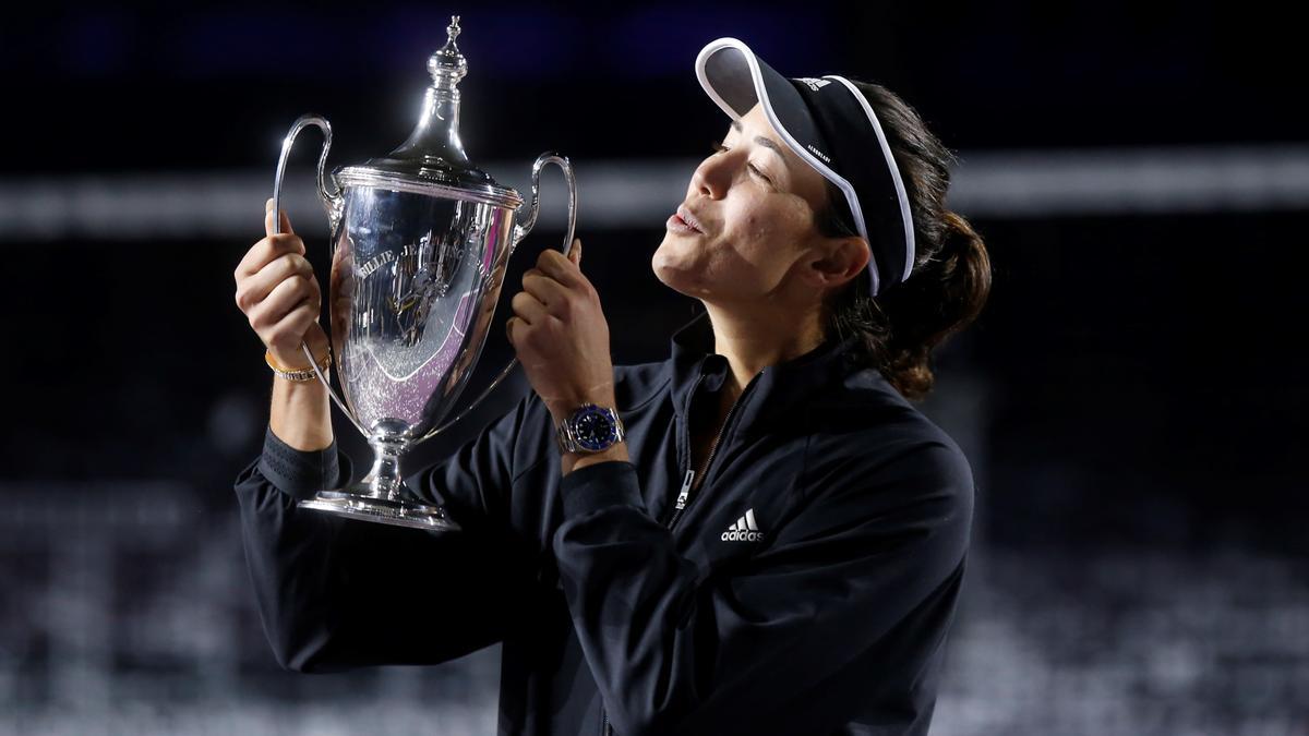 Garbiñe Muguruza saborea el éxito de la Copa de Maestras, la primera para España en categoría femenina