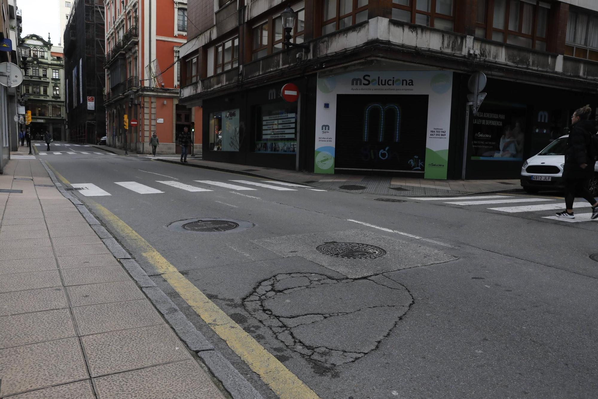 Hundimiento en el pavimento provoca obras en el entorno del barrio gijonés del Carmen: cuánto durarán las obras y a qué calles afectarán (en imágenes)