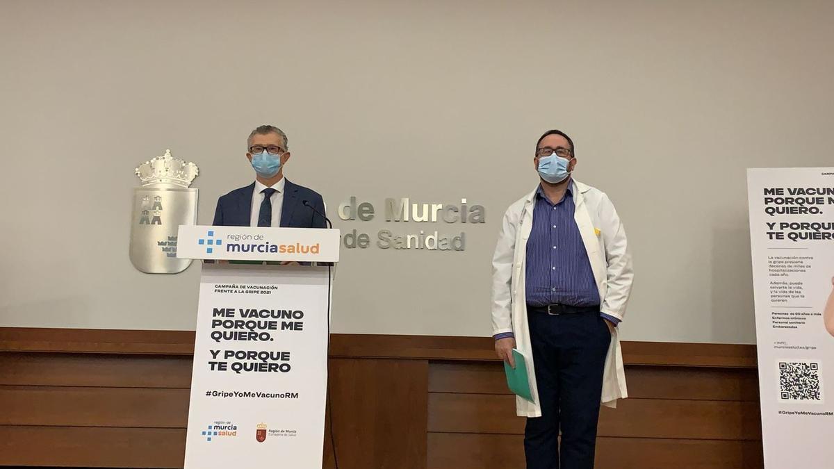 Imagen de la rueda de prensa del consejero de Salud, Juan Jose Pedreño, y del portavoz técnico del Comité de Seguimiento Covid, Jaime Pérez.