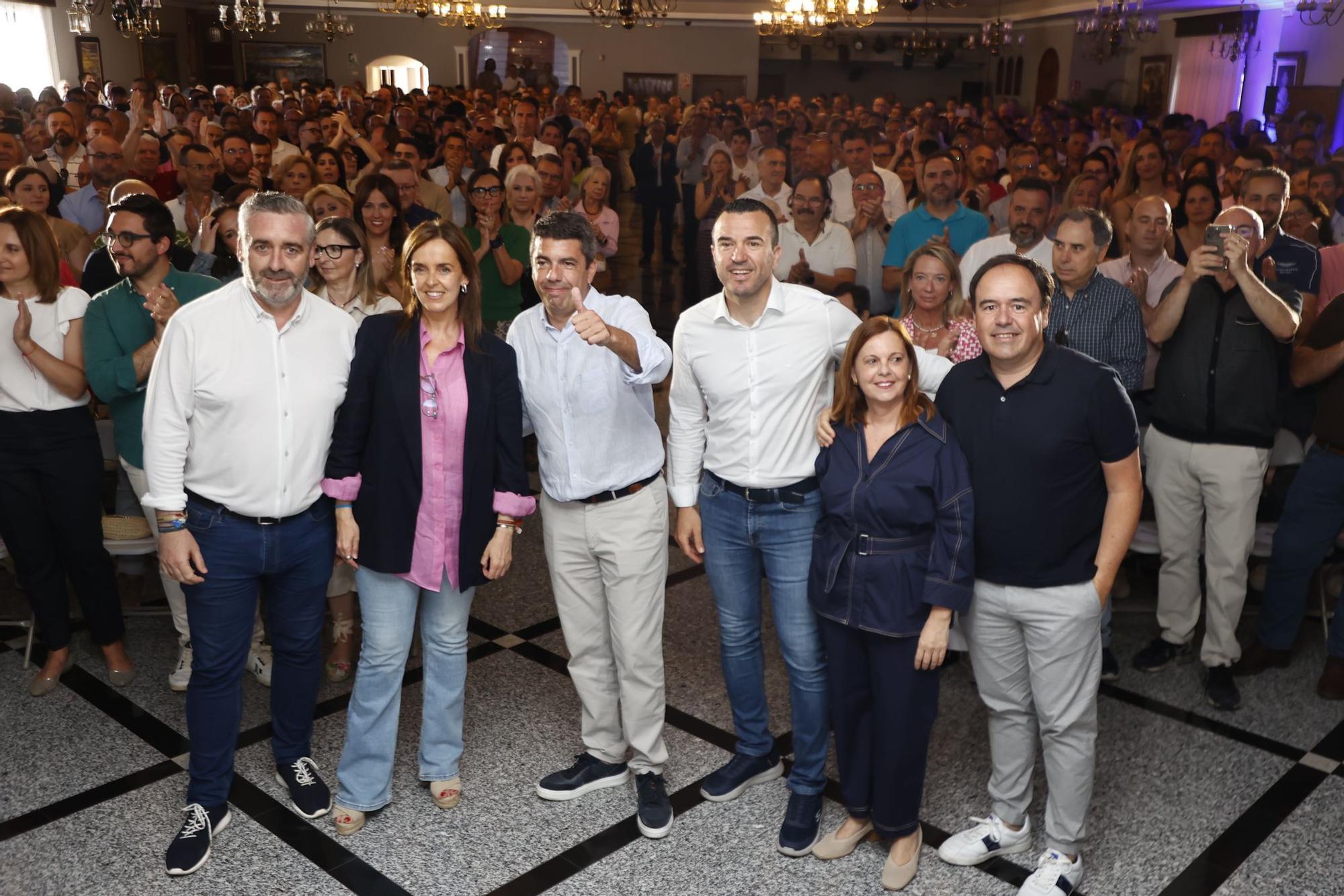 Mazón y el resto de la cúpula del PP en la junta provincial de los populares en Nàquera