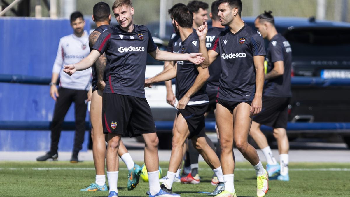 VALENCIA-LEVANTE: Con la calculadora en la mano en la primera final del ...
