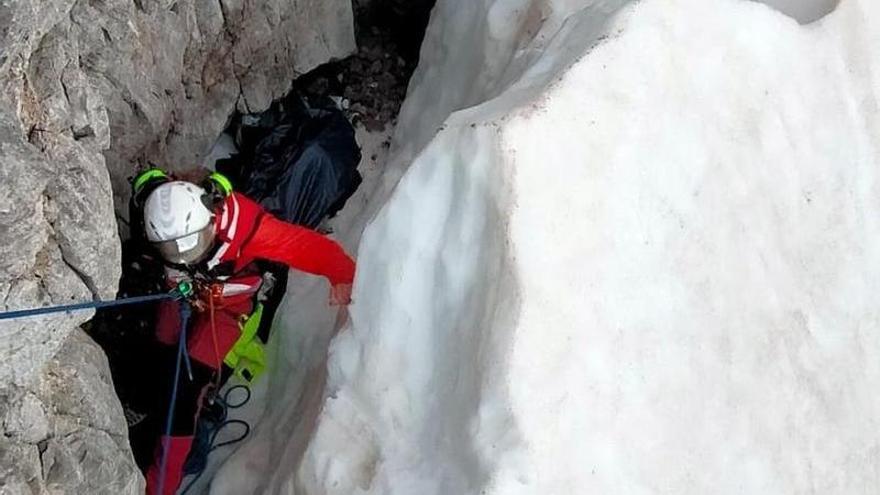 Muere un hombre de 69 años tras caer desde 90 metros de altura en los Picos de Europa