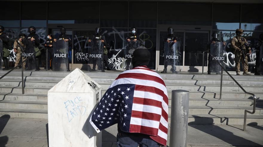 Latinos en el frente: reclutados para ir a Irak, desplegados por las protestas migratorias de sus comunidades Los Ángeles