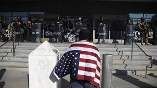 Latinos en el frente: reclutados para ir a Irak, desplegados por las protestas migratorias de sus comunidades Los Ángeles