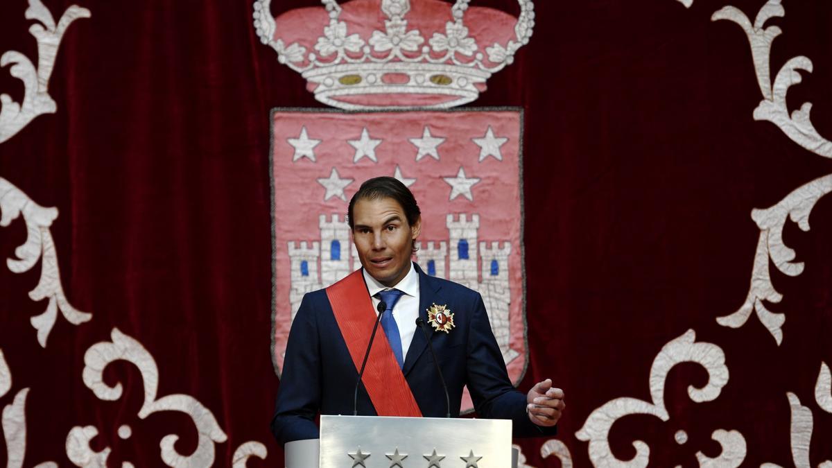 El tenista Rafael Nadal tras recibir la Gran Cruz de la Orden del Dos de Mayo en la Real Casa de Correos