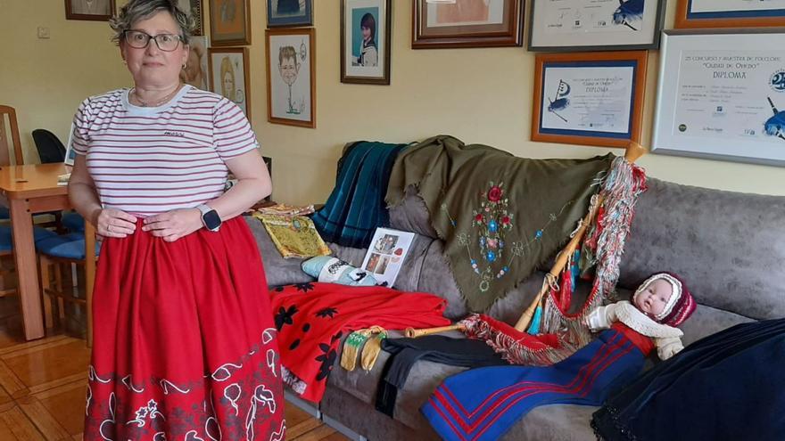 El &quot;vicio&quot; de Montse Trabanco con la indumentaria tradicional: &quot;Un traje de mujer puede salir por más de mil euros, pero te queda para siempre&quot;