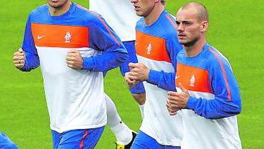 Robben, Kuyt y Sneijder, en el entrenamiento de ayer.