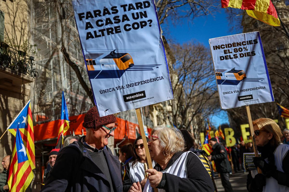 La manifestació convocada per l'ANC i el Consell de la República per denunciar la situació de Rodalies.