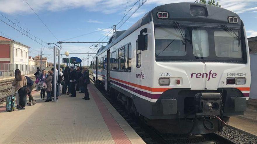 Una avería mecánica en Huesca obliga a los 45 usuarios del canfranero a viajar a Zaragoza en autobús