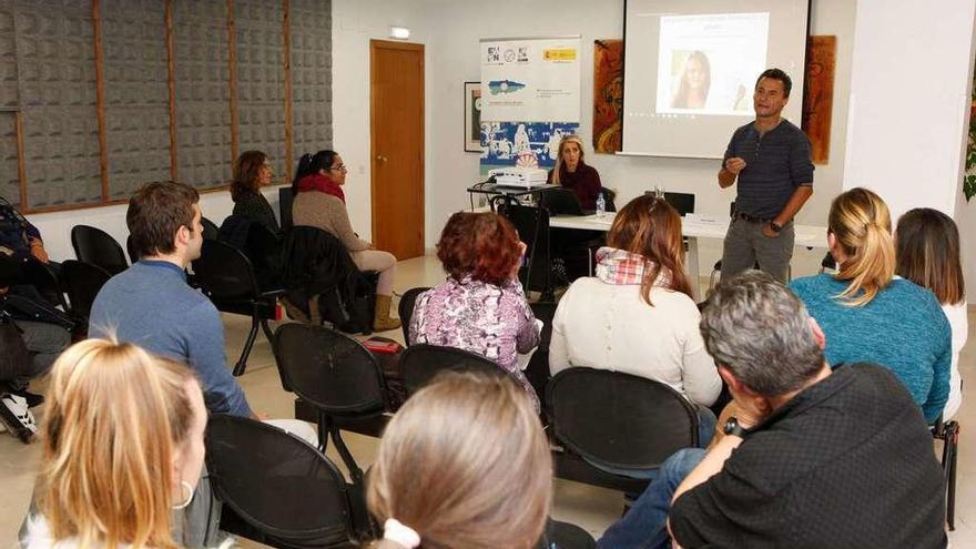 Maxi Marín, director del colegio público de Tremañes, durante las jornadas celebradas ayer en La Calzada.