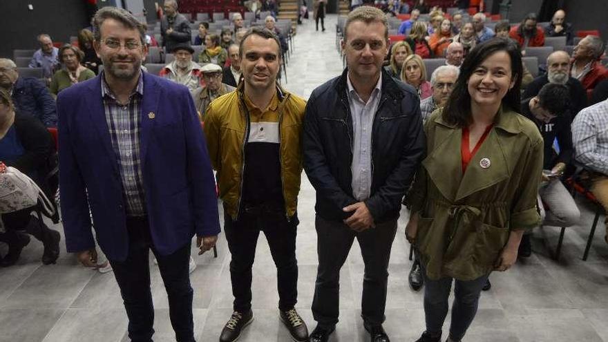 Los candidatos a la Alcaldía de Corvera, ayer, en El Llar de Las Vegas, minutos antes de comenzar el debate electoral organizado por el Club LA NUEVA ESPAÑA de Avilés.