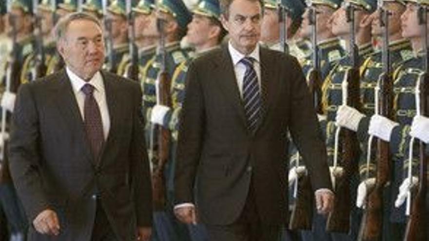 Zapatero niega que España esté en riesgo por la crisis griega
