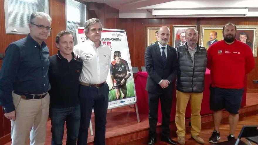 Asistentes a la presentación del torneo de veteranos.