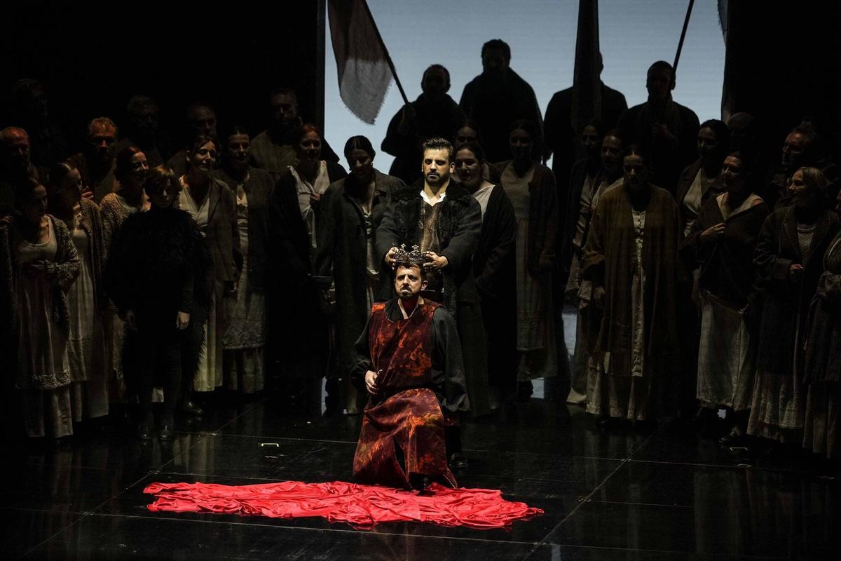 Córdoba estrena 'Macbeth' con ovación y lleno en el Gran Teatro