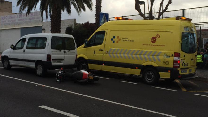UGT pide al nuevo Gobierno de Canarias que paralice el concurso de ambulancias