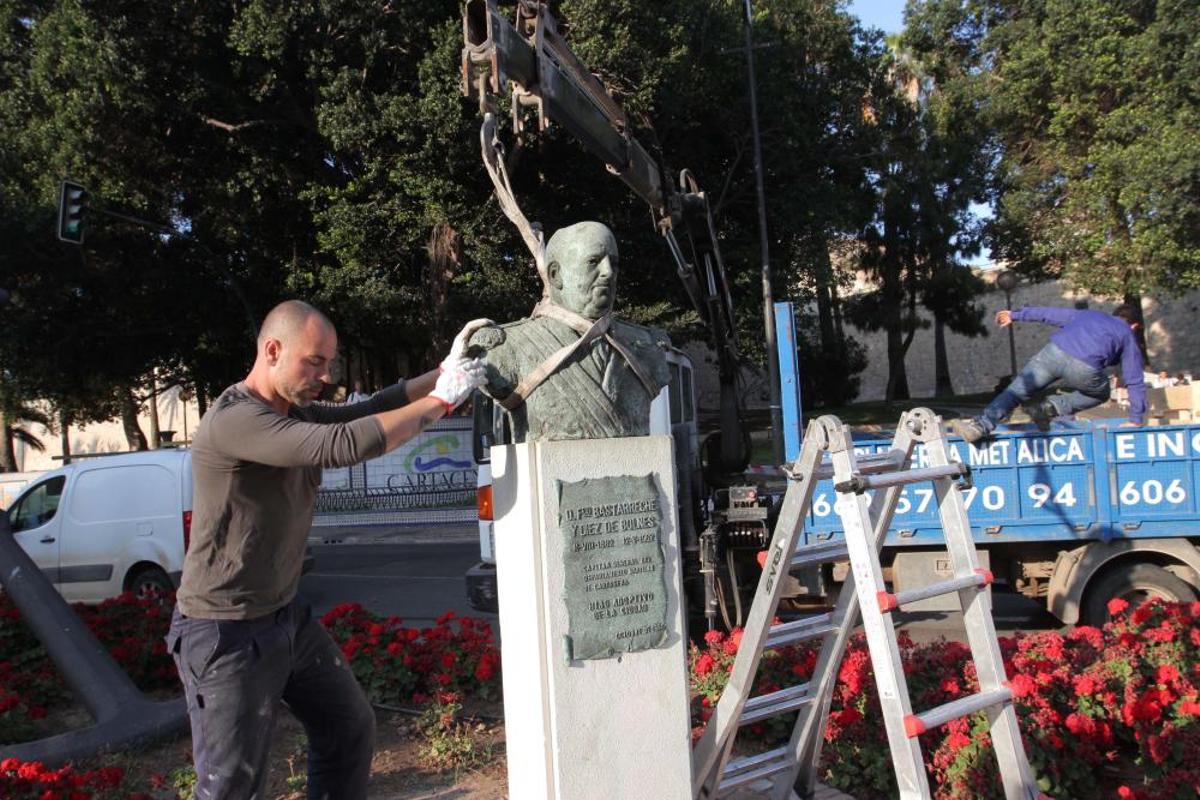 Retiran el busto del Almirante Bastarreche