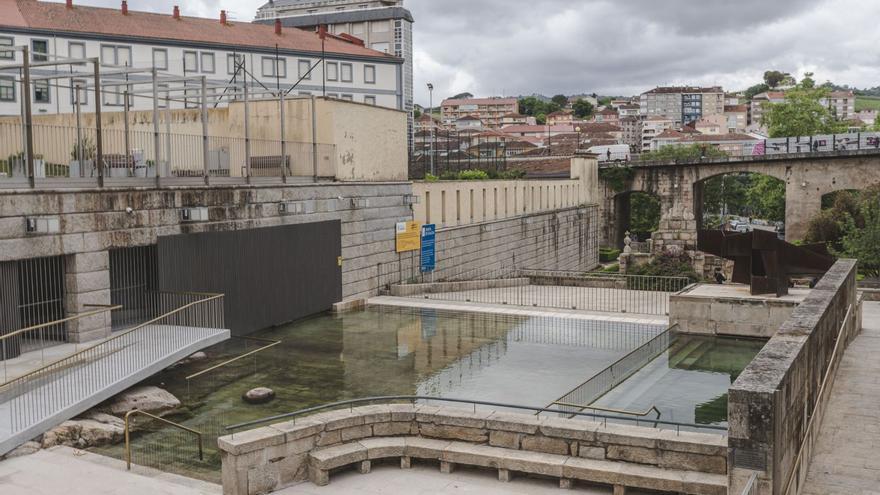 La piscina termal de As Burgas de nuevo con agua,  al estar en fase de pruebas antes de entregar la obra ya rematada.