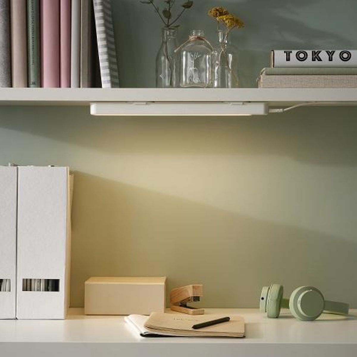 LED adhesiva ROLFSTORP: por si tu habitación necesita un poco de amor (y no hay mucha luz natural...).