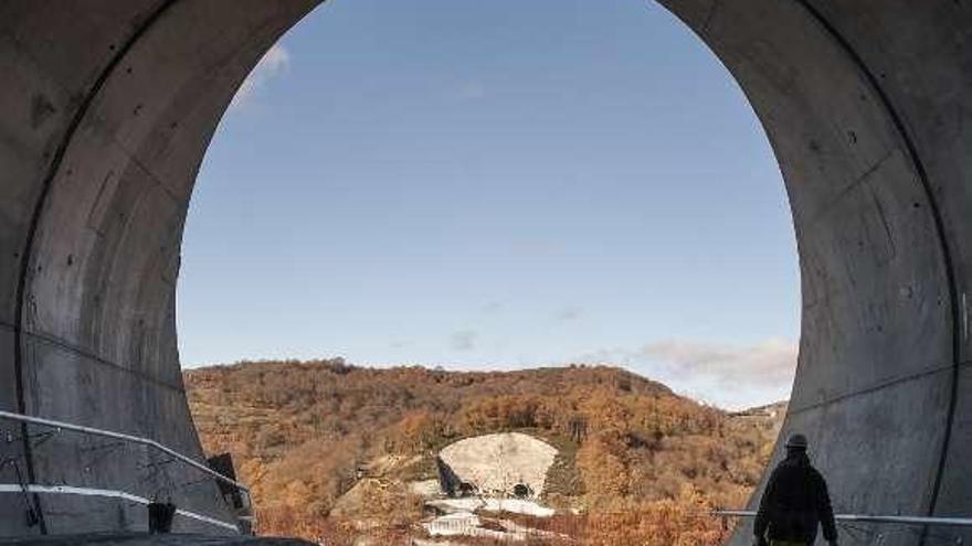 Uno de los túneles del trazado del AVE a Galicia. // Brais Lorenzo