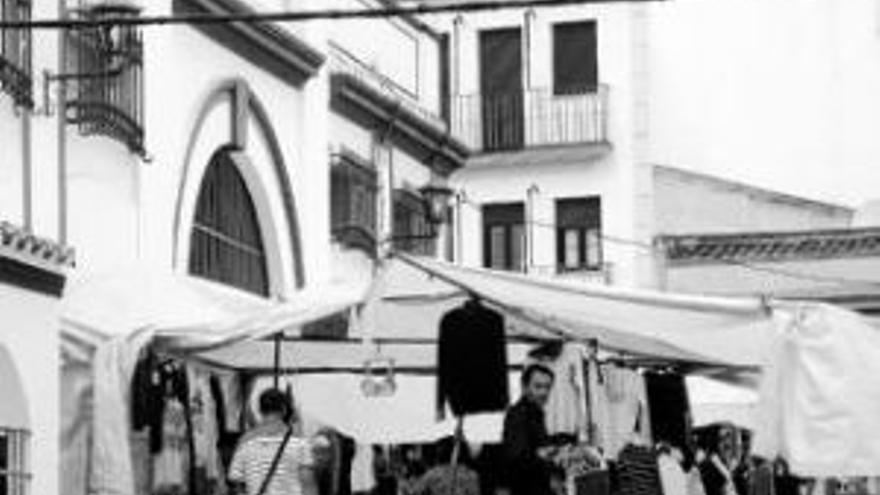 El mercadillo pasará a celebrarse los sábados en el ferial a partir del 2011