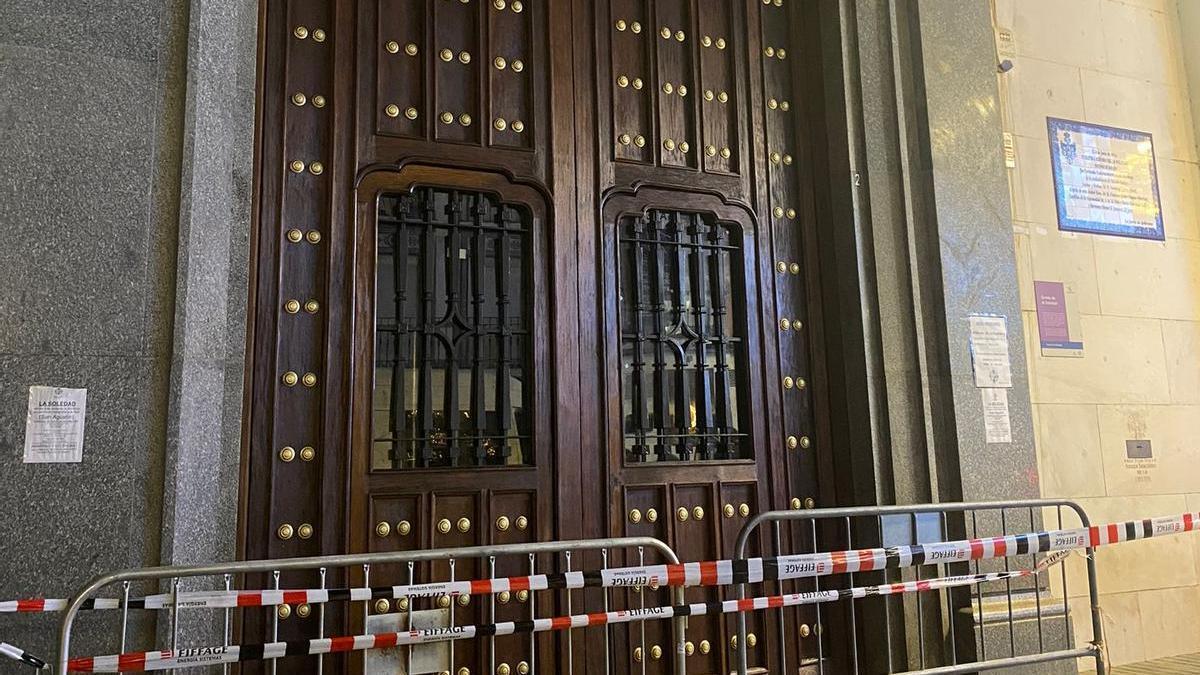 Así luce la puerta de la ermita de la Soledad ya restaurada.