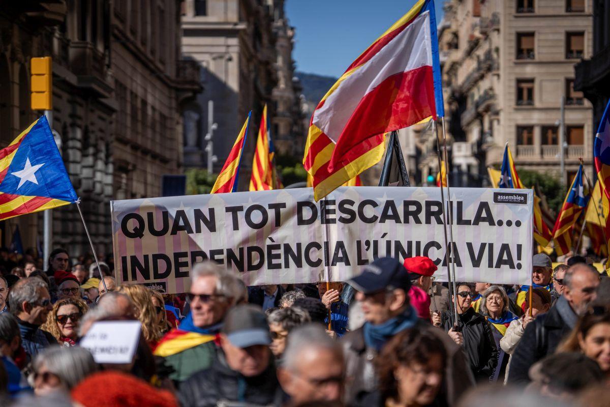 Los partidos y entidades independentistas arremeten contra el Govern y el Estado por Rodalies