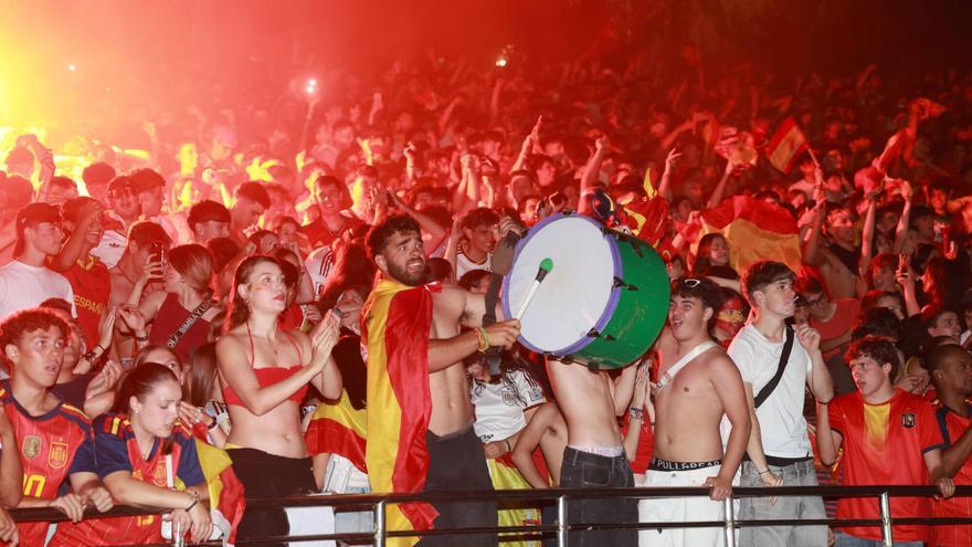 Arde un contenedor en la rúa da Falperra