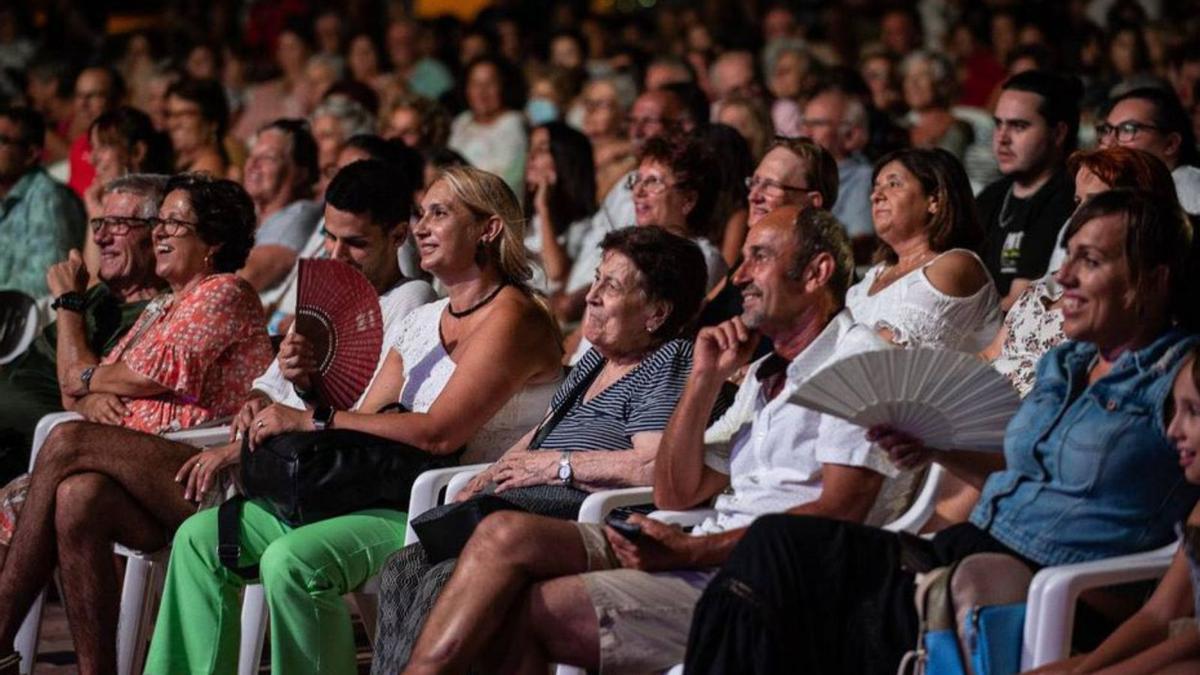 El público abarrotó el aforo del espectáculo. | DI