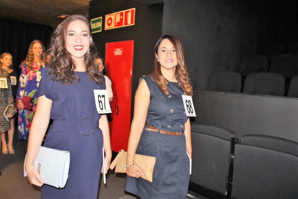 Las candidatas a fallera mayor de València visitan el concurso de teatro fallero