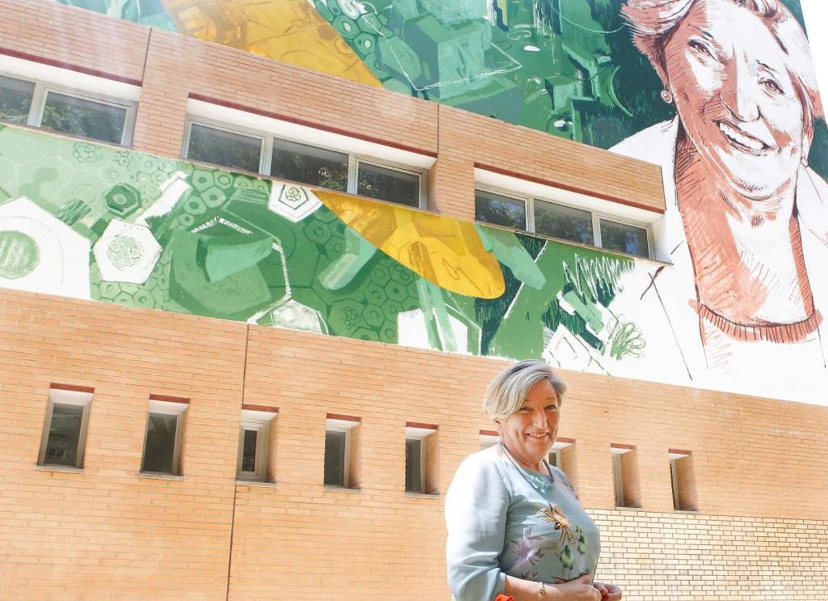 Ana Lluch: &quot;Ser madre a los 30 años es una edad que no protege del cáncer de mama&quot;