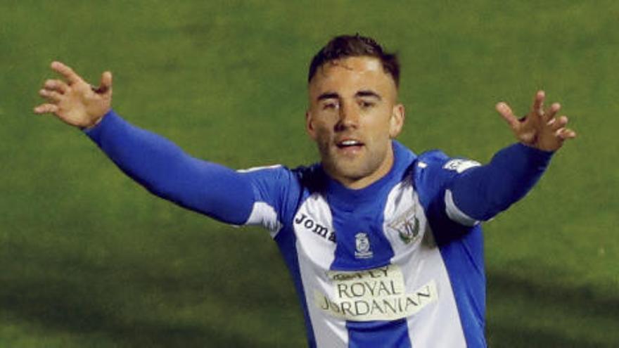 Rober Ibáñez celebra su segundo gol frente a Osasuna.