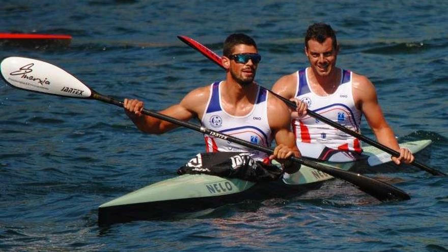 Roi Rodríguez y Rubén Millán, durante la prueba de K-2 500. // FdV