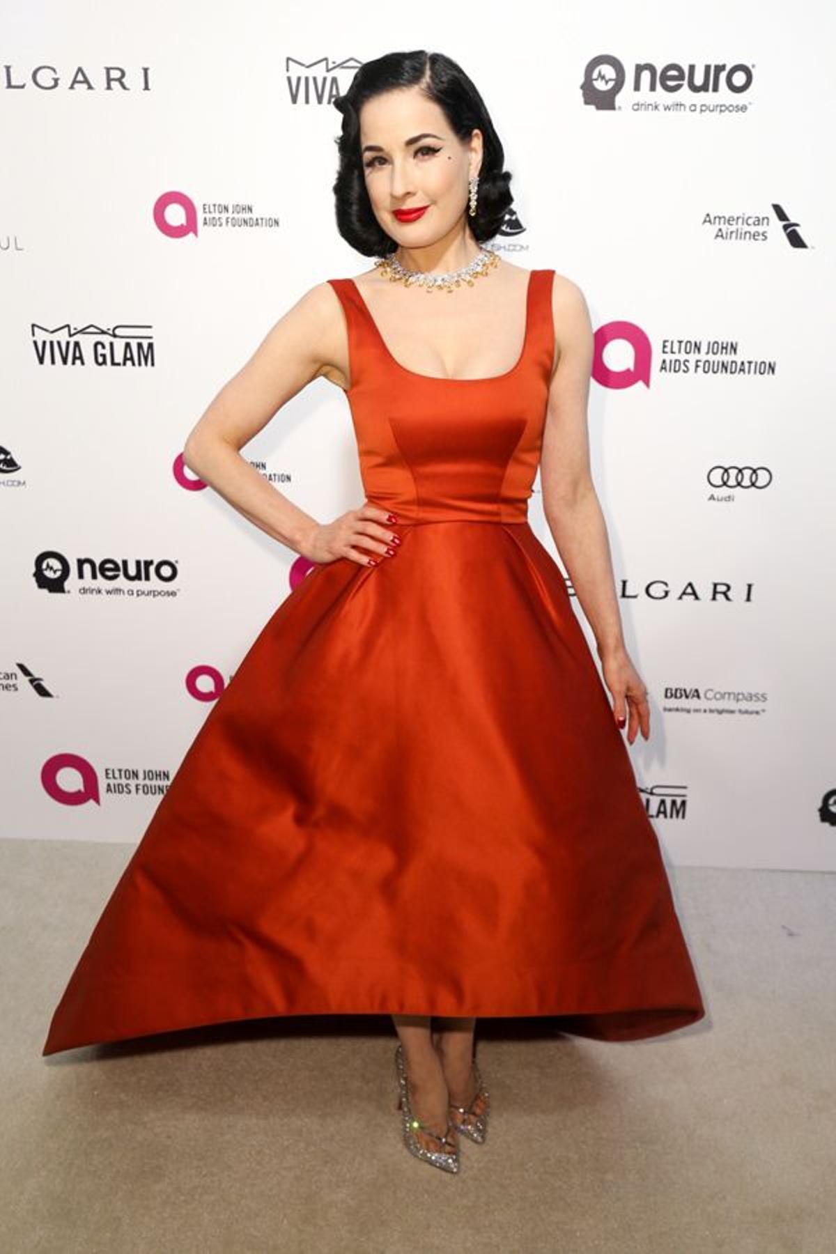 Dita Von Teese en la fiesta de los Oscar de Elton John