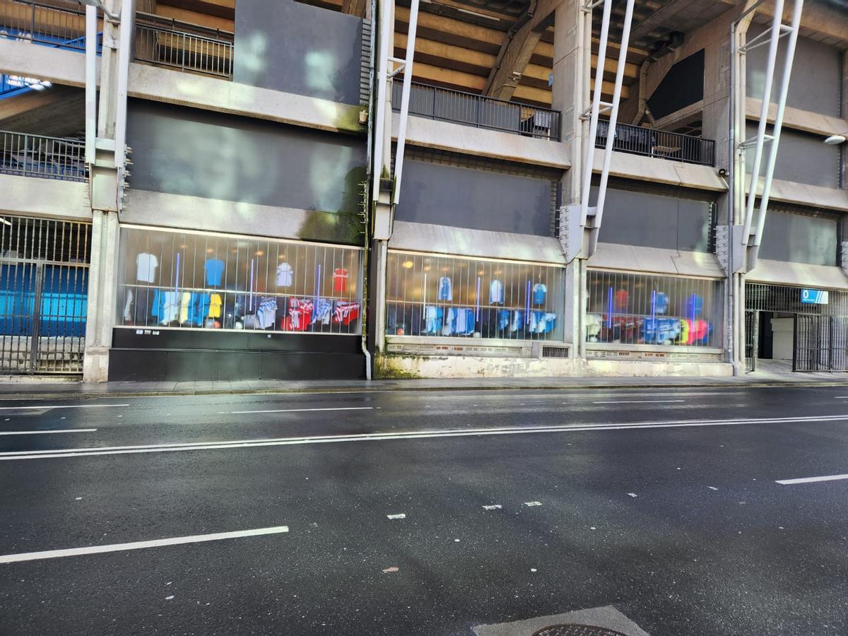 Vista exterior de la Deportienda provisional en Tribuna.