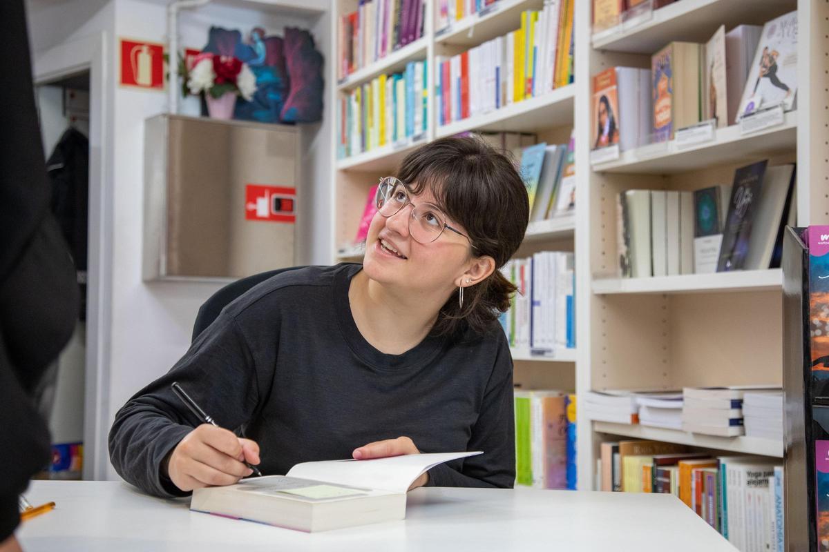 Joana Marcús, escritora