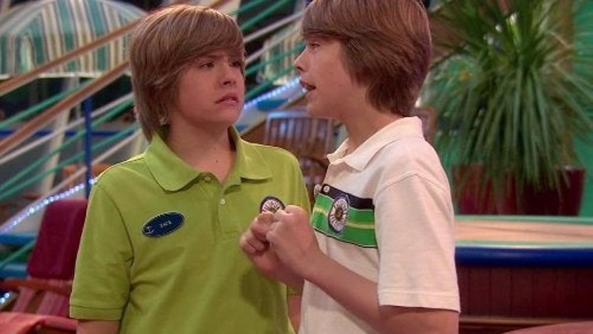 Dylan y Cole Sprouse en la serie infantil: 'Zack y Cody: Todos a bordo'